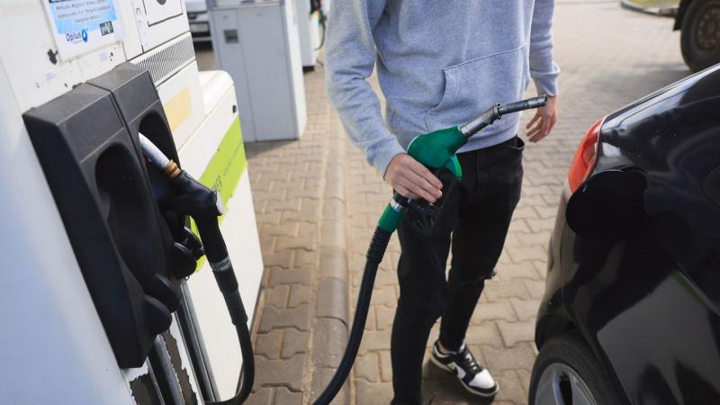 Hoppá! Egy váratlan meglepetés vár ránk a benzinkutakon. Összegyűjtöttük a legjobb helyeket, ahol kedvezőbb áron tankolhatsz!