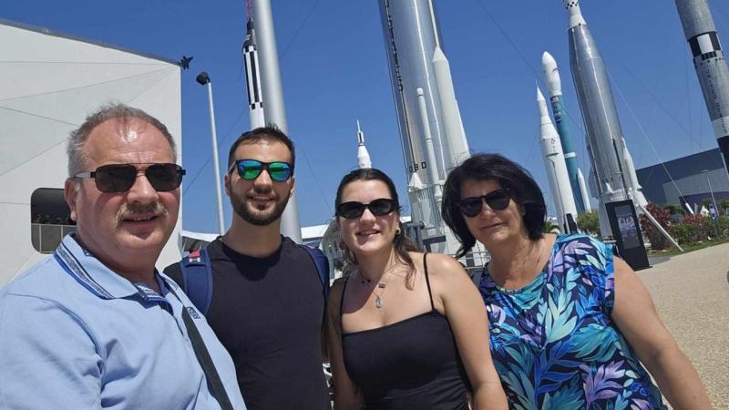 Kapu Tibor édesanyjának szavai a felbocsátás után mélyen megérintették a szívünket. Kifejezte az örömét és a büszkeségét, amiért fia új fejezetet kezdhet az életében. Szavain keresztül érződött a szeretet és a támogatás, amit mindig is nyújtott Tibornak. 