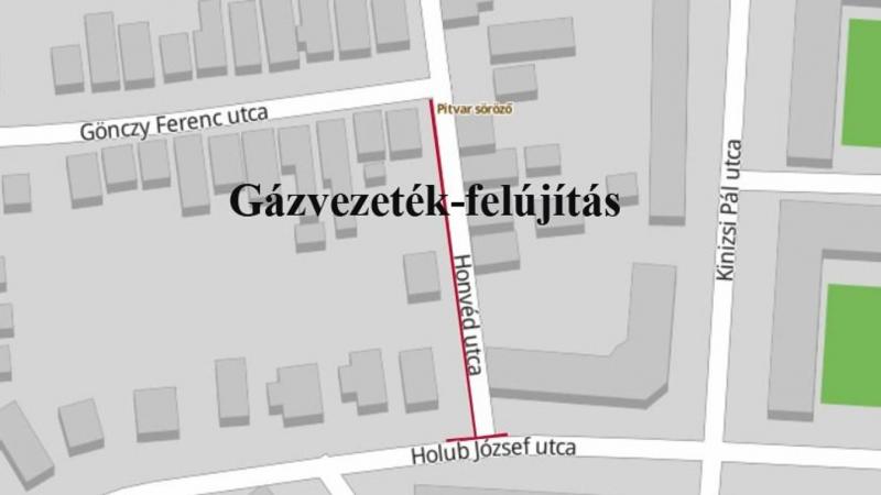 Hétfőn megkezdődik a Honvéd utcai gázvezeték felújítása, amely miatt az érintett területet teljesen lezárják a gépjárművek és a parkoló autók számára. Kérjük, figyeljenek a forgalmi változásokra és tervezzék meg időben utazásaikat!