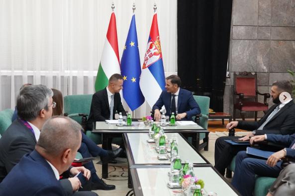 Mali és Szijjártó belgrádi találkozója során a legfontosabb célkitűzések egyértelműen körvonalazódtak: az olaj- és gázvezetékek kiépítése, a villamosenergia hálózat fejlesztése, valamint egy gyorsvasút létrehozása...
