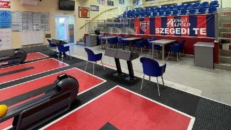 Közel egymilliárd forintnyi eladó ingatlan áll rendelkezésre, amely új tulajdonosra vár Újszegeden. Fedezd fel, milyen izgalmas lehetőségek közül válogathatsz ennyi pénzért – galériával bemutatjuk a legérdekesebb ajánlatokat!