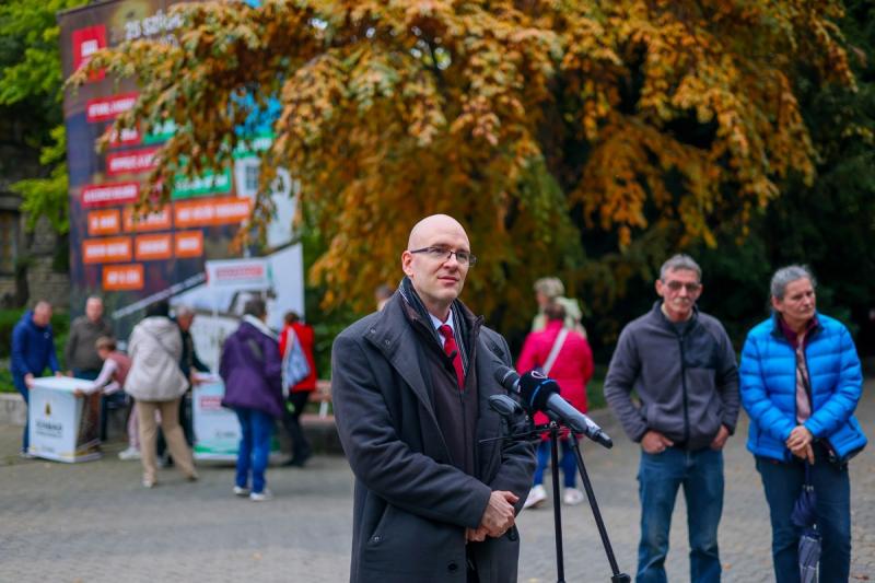 Z. Kárpát Dániel hangsúlyozza, hogy minden politikai pártnak fontos, hogy világos devizapolitikai álláspontja legyen, amely a bankok érdekei helyett a lakosság valódi szükségleteit és érdekeit képviselje!