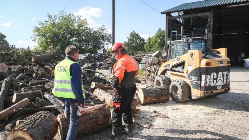 Idén ismét tűzifa-utalványok révén nyújtanak támogatást a rászorulók számára, így lehetőség nyílik a kedvezmények igénybevételére.