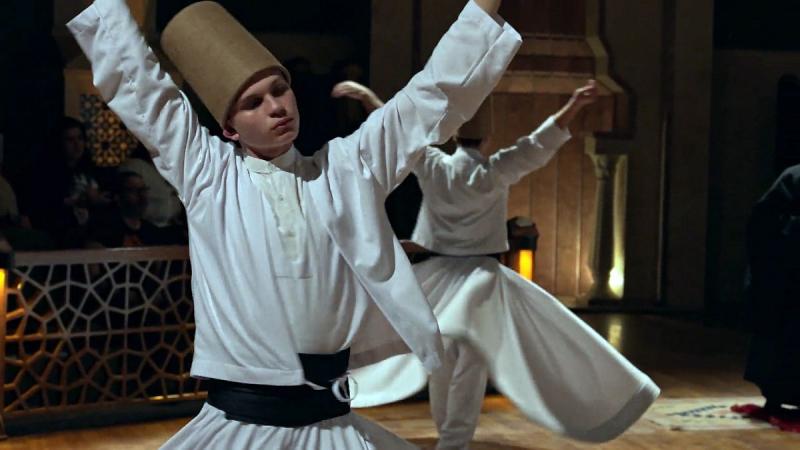 Konya gazdag spirituális öröksége lenyűgöző utazásra invitál minket, amely a történelem mélyére vezet. Az ősi Çatalhöyük városa, mely a neolitikus időszakban virágzott, a hit és közösségi élet szent helye volt. Itt a földművelés és az állattartás kezdetei