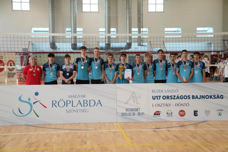 Kecskemét szívéből indul a röplabda izgalmas világa - négy sportoló közös kalandja.