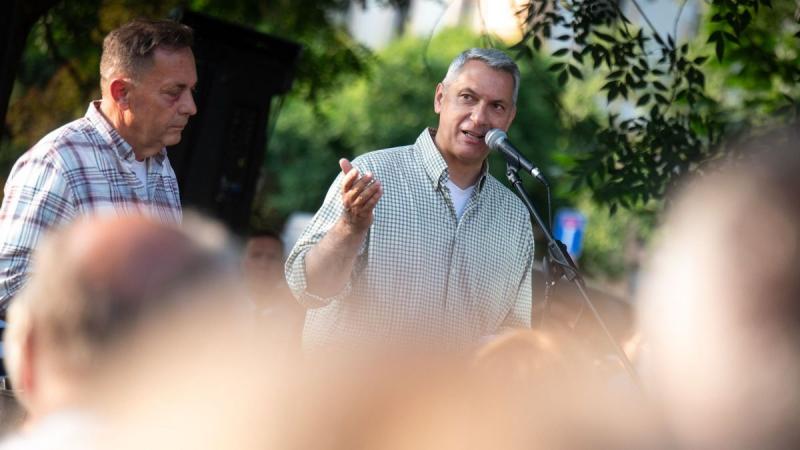 Lázár János nem éppen babonás alkat, viszont egy fekete macska látványa valószínűleg nem hagyná hidegen. (VIDEÓ)