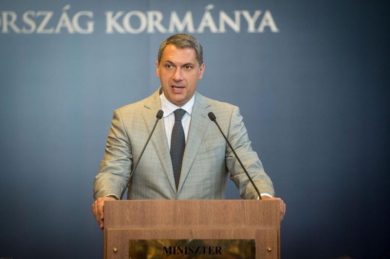 Lázár János négyszavas válasza sokkolta a lakossági fórum résztvevőit, akik megdöbbenve reagáltak a történtekre.