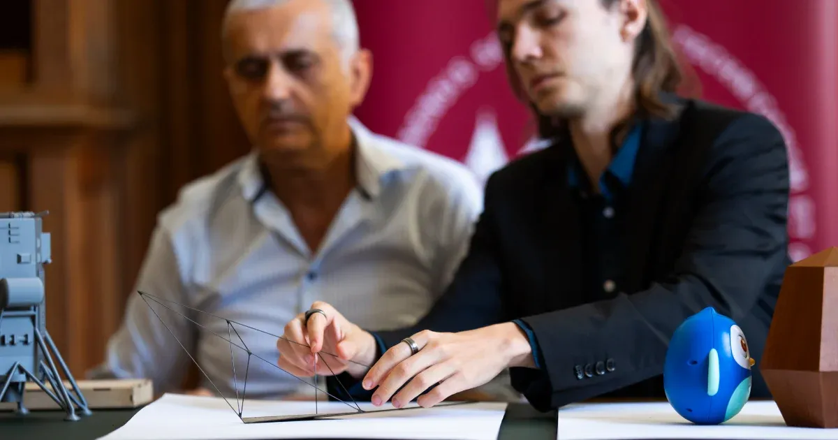 A Budapesti Műszaki és Gazdaságtudományi Egyetem kutatói felfedeztek egy innovatív geometriai testet, amely potenciálisan átformálhatja az űrmissziók leszállóegységeinek tervezését és működését.