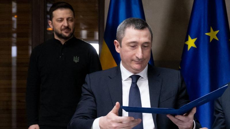 Bár a korrupciós botrányok árnyékot vetnek, Zelenszkij helyettese nem távozik a posztjáról.