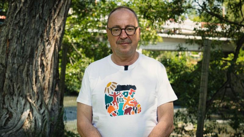 Természetesen, itt egy egyedi megfogalmazás:

