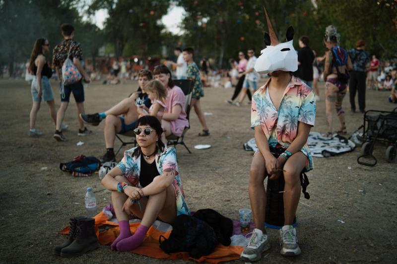 Miért lenne problémás, ha Post Malone a Szigeten a legnagyobb sörfogyasztó? Nos, egyrészt az ő példaképként betöltött szerepe miatt fontos, hogy felelősségteljesen viselkedjen. A fiatalok számára ő egy inspiráló figura, és ha azt látják, hogy a kedvenc el