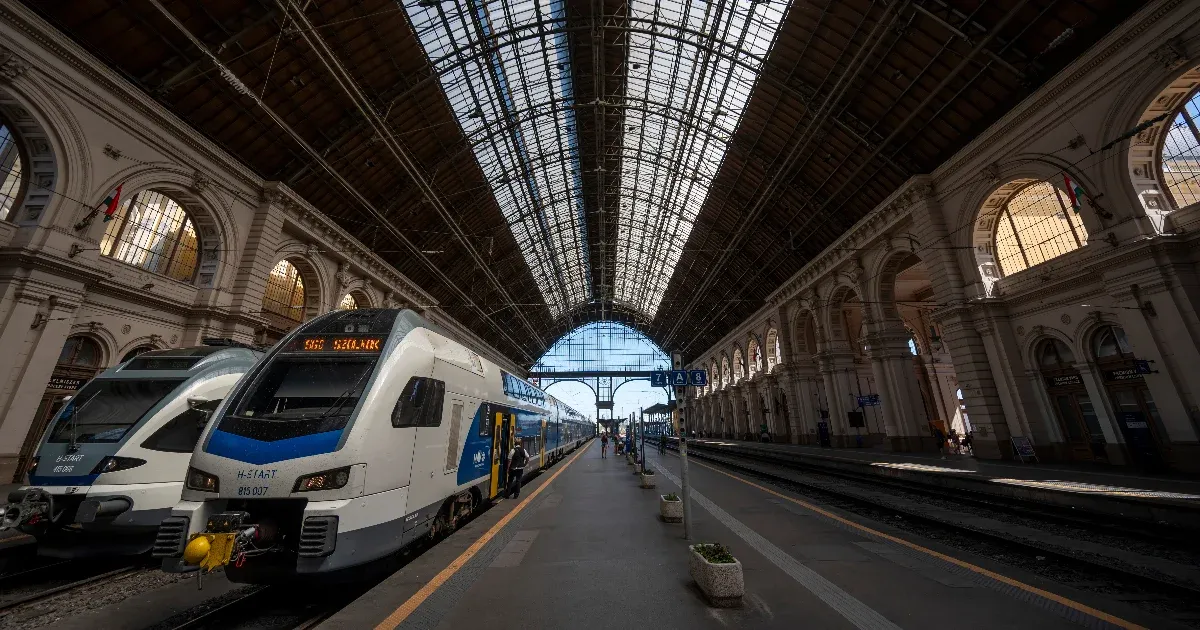 Módosult a vonatközlekedés a Keleti pályaudvaron, mivel meghibásodás történt. Az utasok számára érdemes tájékozódni az aktuális járatokról és a változásokról.