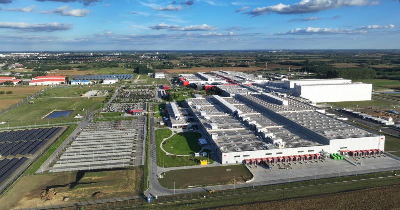 Nyíregyházán egy lenyűgöző gigagyár nyitotta meg kapuit, mely a világ második legnagyobb LEGO-gyáraként vonzza a figyelmet.