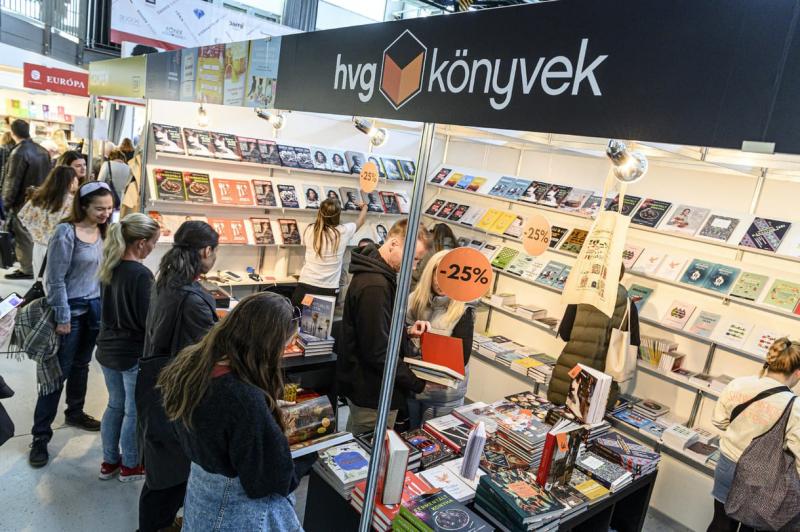 A budapesti könyvfesztivál kínálata egészen lenyűgöző, hiszen a klasszikus irodalom és a modern gondolatok találkozásával olyan élmények várnak ránk, mint Casanova emlékiratának egyedülálló aszexuális fejezete. Ez a különleges részlet a vágy és intimitás 