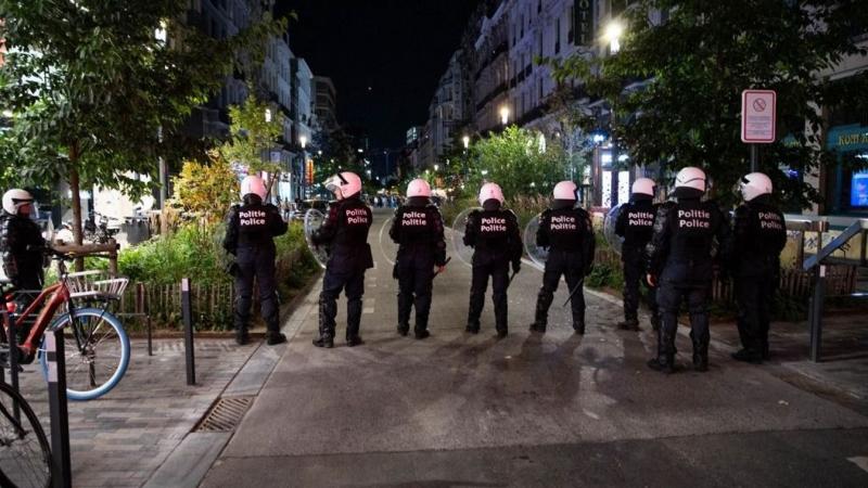 Terrorfenyegetés következtében Geert Wilders úgy döntött, hogy felfüggeszti kampányát.