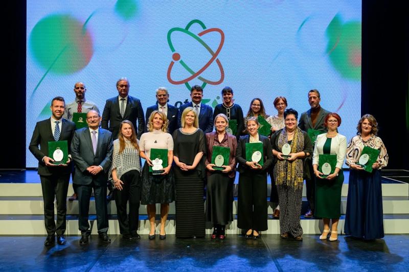 Káoszmentesítés és kvantumszámítás: bemutatkozott az OTP Fáy Oktatási Innovációs Díj 2023-as nyertesei - Gazdasági hírek - DigitalHungary - Ahol a digitális és a valóság világa találkozik. Fedezd fel az élet virtuális dimenzióját!