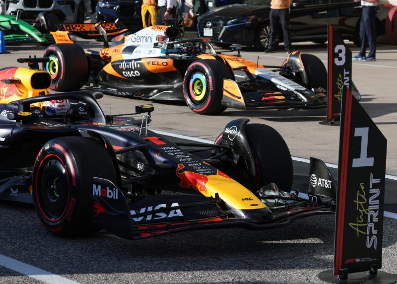 McLaren: Verstappen és a Red Bull párosa ismét a Forma-1 mércéje | M4 Sport
A McLaren csapatának vezetői úgy vélik, hogy Max Verstappen és a Red Bull együttműködése jelenleg a legmagasabb szintet képviseli a Forma-1 világában. A dinamikus duó teljesítmén
